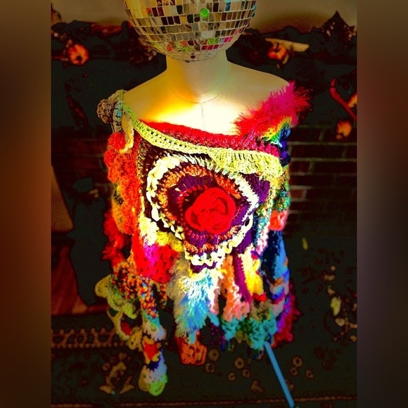 HANDMADE FREE FORM CROCHETED CAPE - Picture 6 of 15